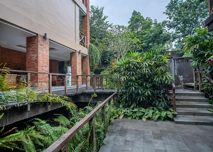 Merak Village By Prasi Hotel