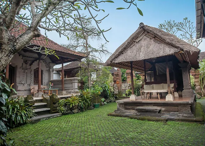 Hotel Merak Village By Prasi 3*