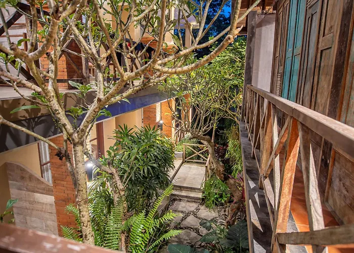 Merak Village By Prasi Hotel