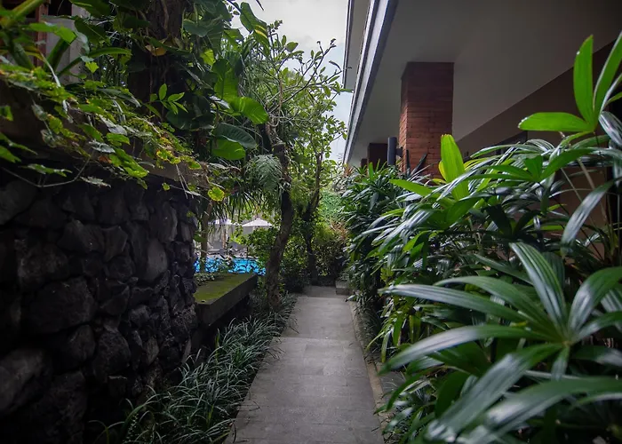 Hotel Merak Village By Prasi